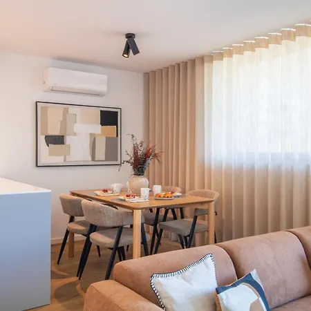 Stylish 2br In Leca With Ac By Lovelystay * レサ・ダ・パルメイラ