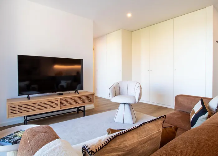 Stylish 2br In Leca With Ac By Lovelystay *