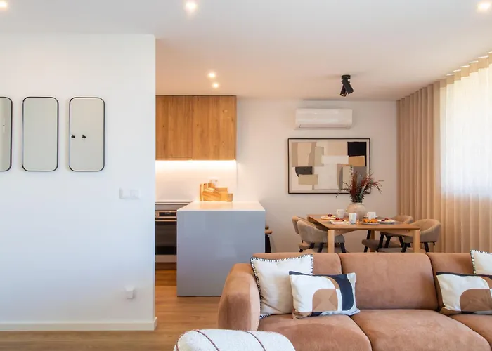 Stylish 2br In Leca With Ac By Lovelystay 레카다팔메이라